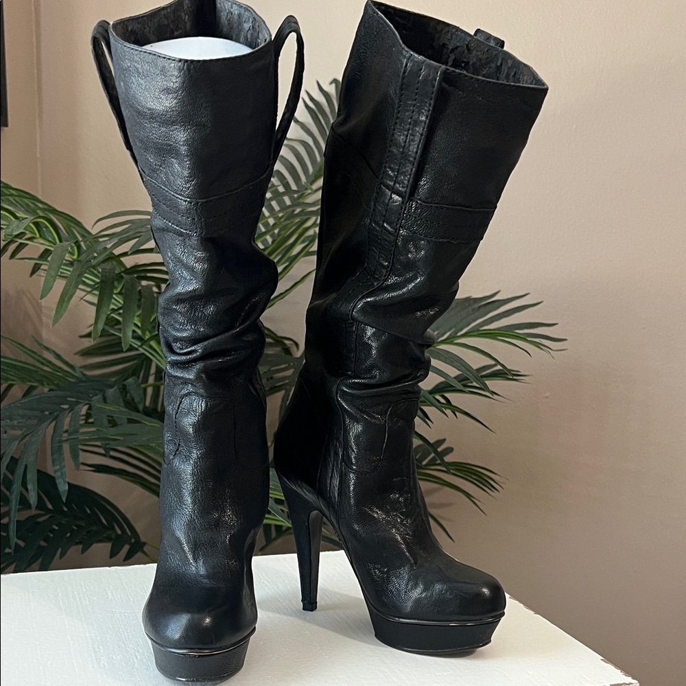 Steve Madden Sleek Black Leather Heeled Boots